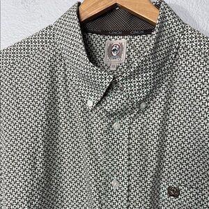 Cinch Men's Patterned Button-Up Shirt‎